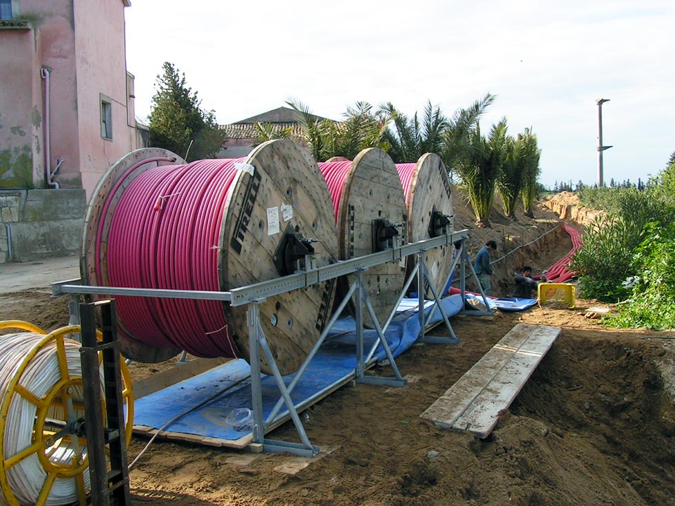 Realizzazione linea elettrica posata senza giunture