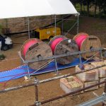 Realizzazione linea elettrica effettuata con infilaggio a mezzo argano tiracavi idraulico