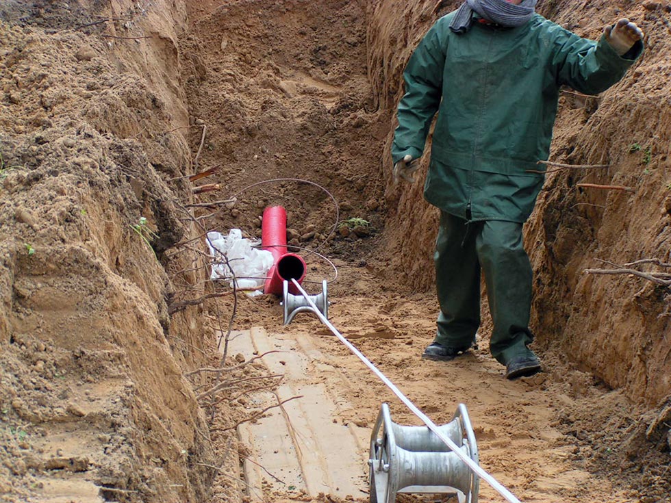 Scavo per allacciamento linea elettrica