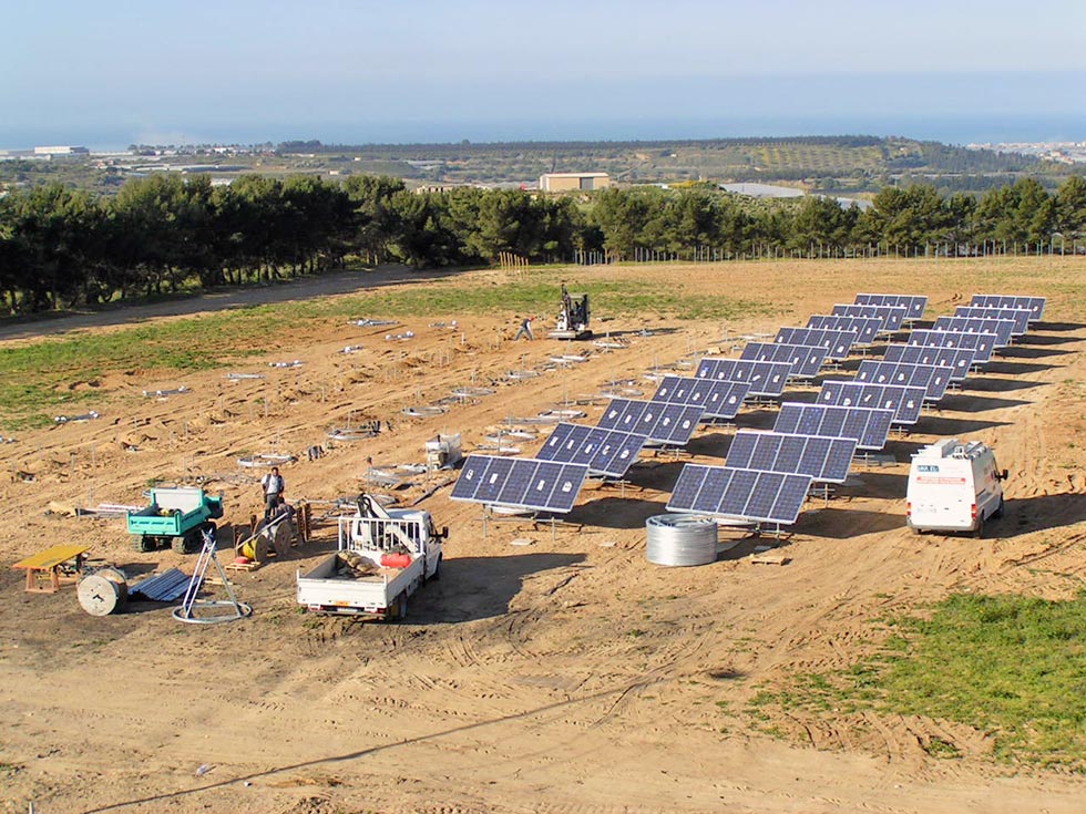 Impianti fotovoltaici ad inseguimento ad un asse Impianti fotovoltaici ad inseguimento ad un asse