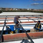 Montaggio e fissaggio della struttura per l'installazione dell'impianto fotovoltaico Montaggio e fissaggio della struttura per l'installazione dell'impianto fotovoltaico